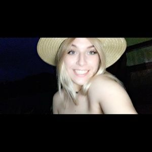 Meet your Posher, Cait